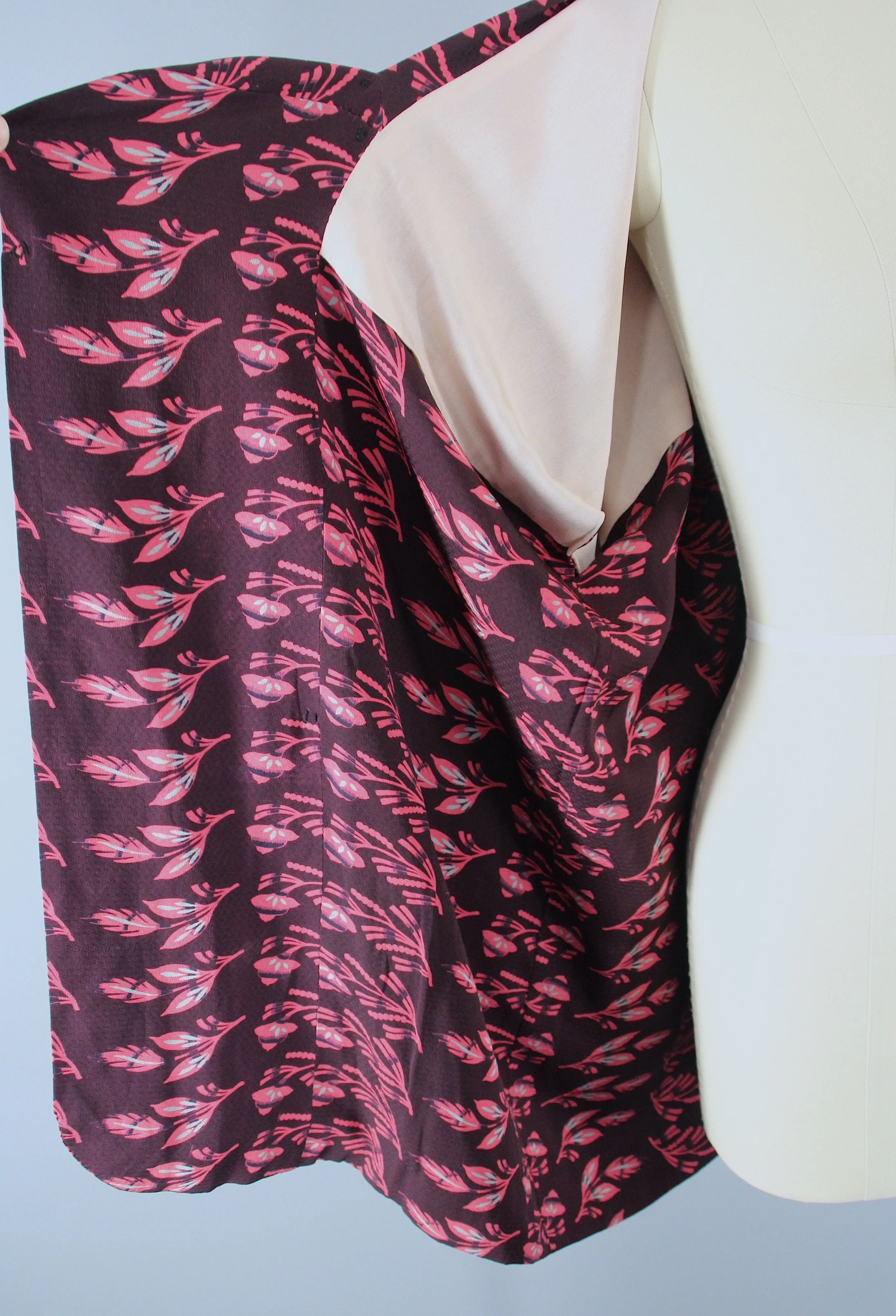 1940s Vintage Silk Kimono Jacket Coat Michiyuki / Maroon Red Novelty Print