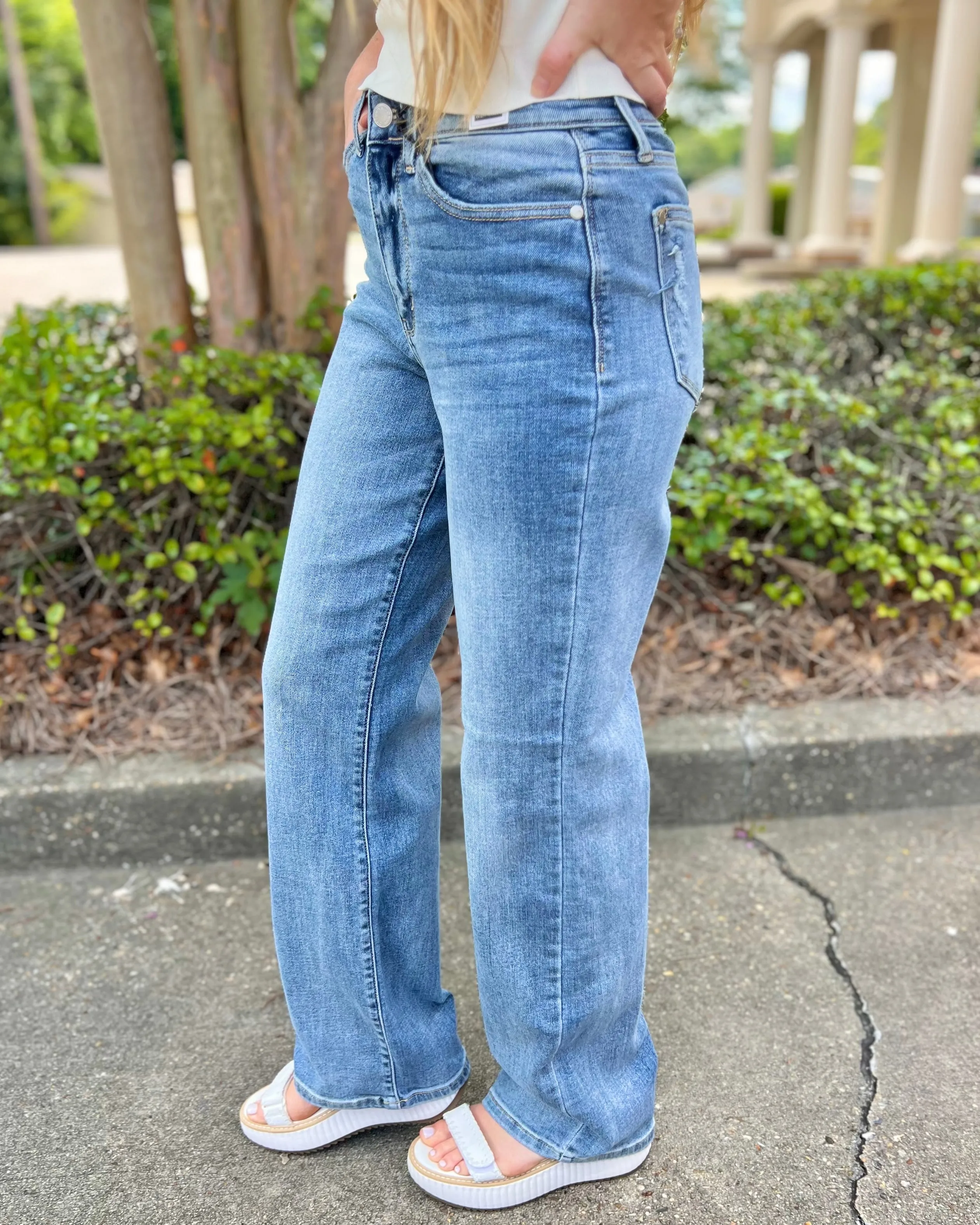 In The Middle Judy Blue High Waist Light Wash Straight Leg Jeans