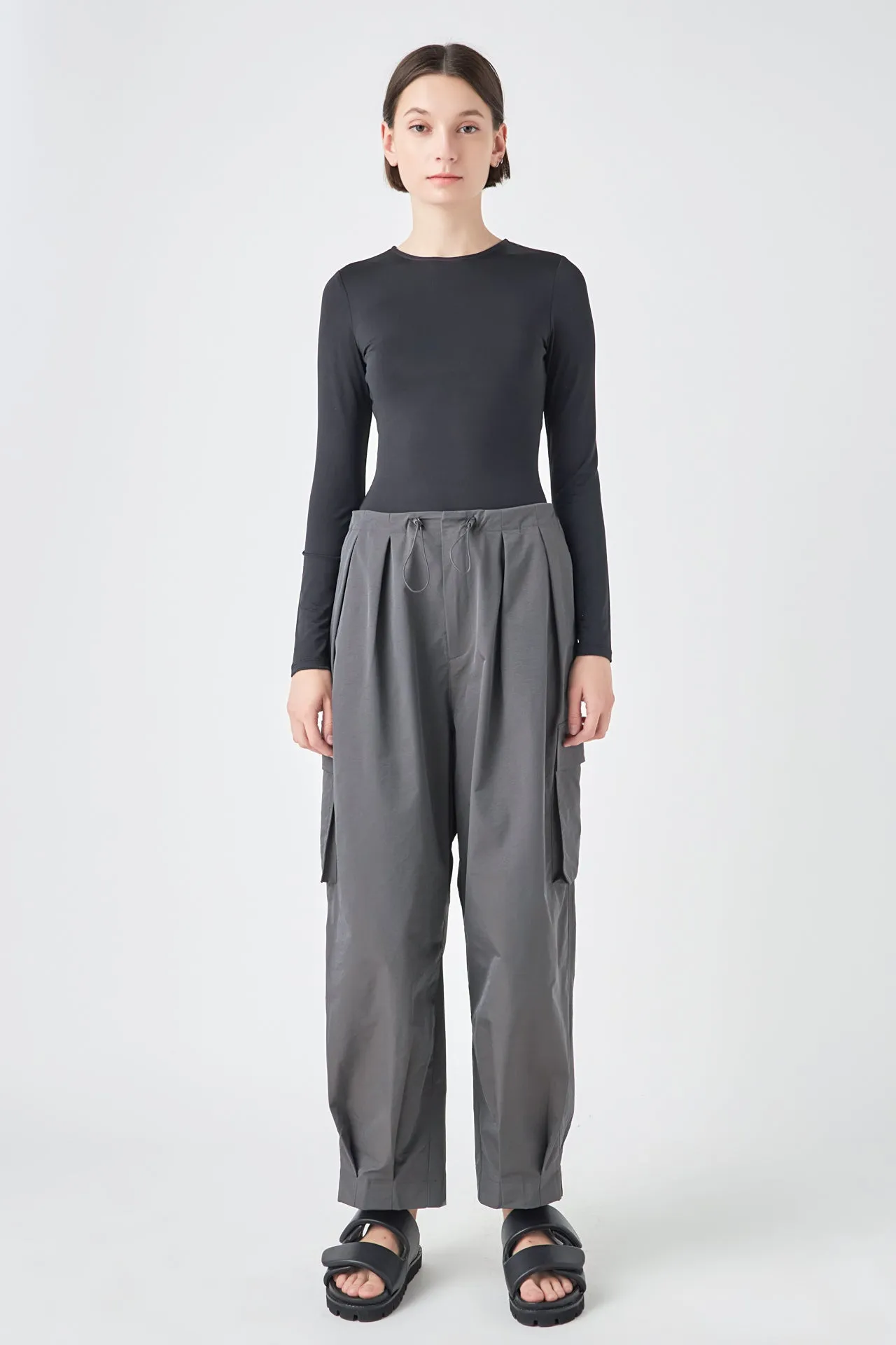 Low Waisted Pleated Cargo Pants