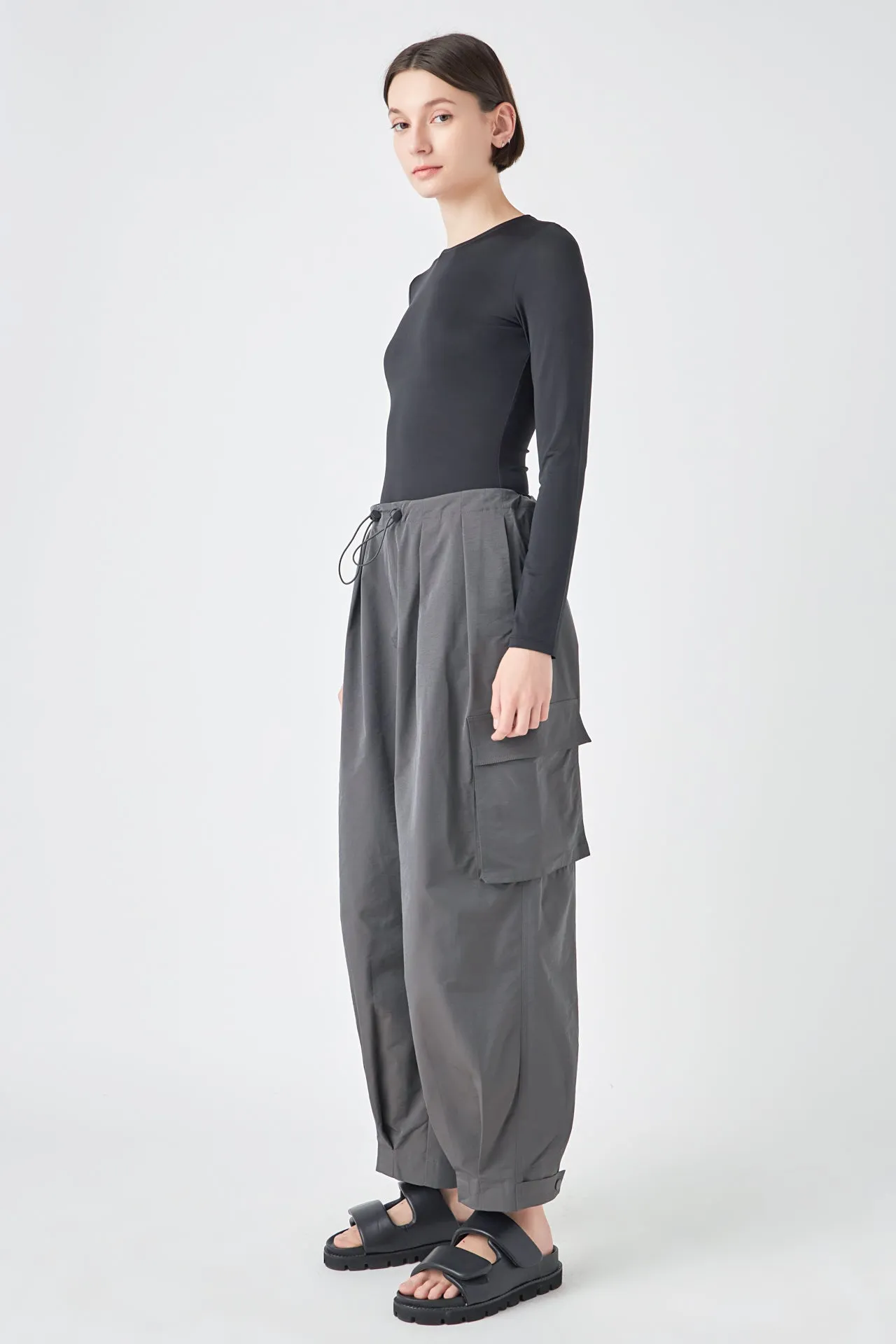 Low Waisted Pleated Cargo Pants