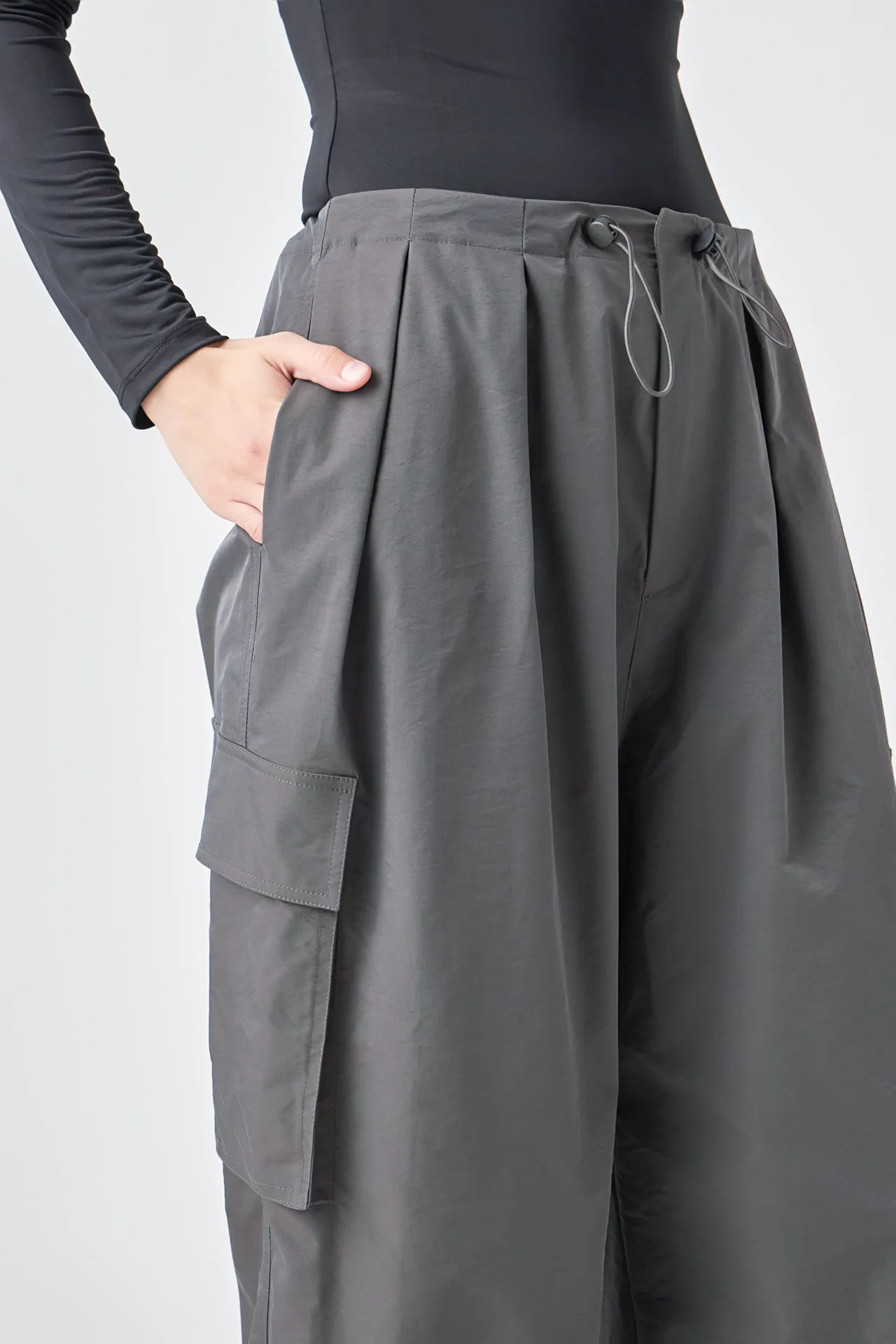 Low Waisted Pleated Cargo Pants