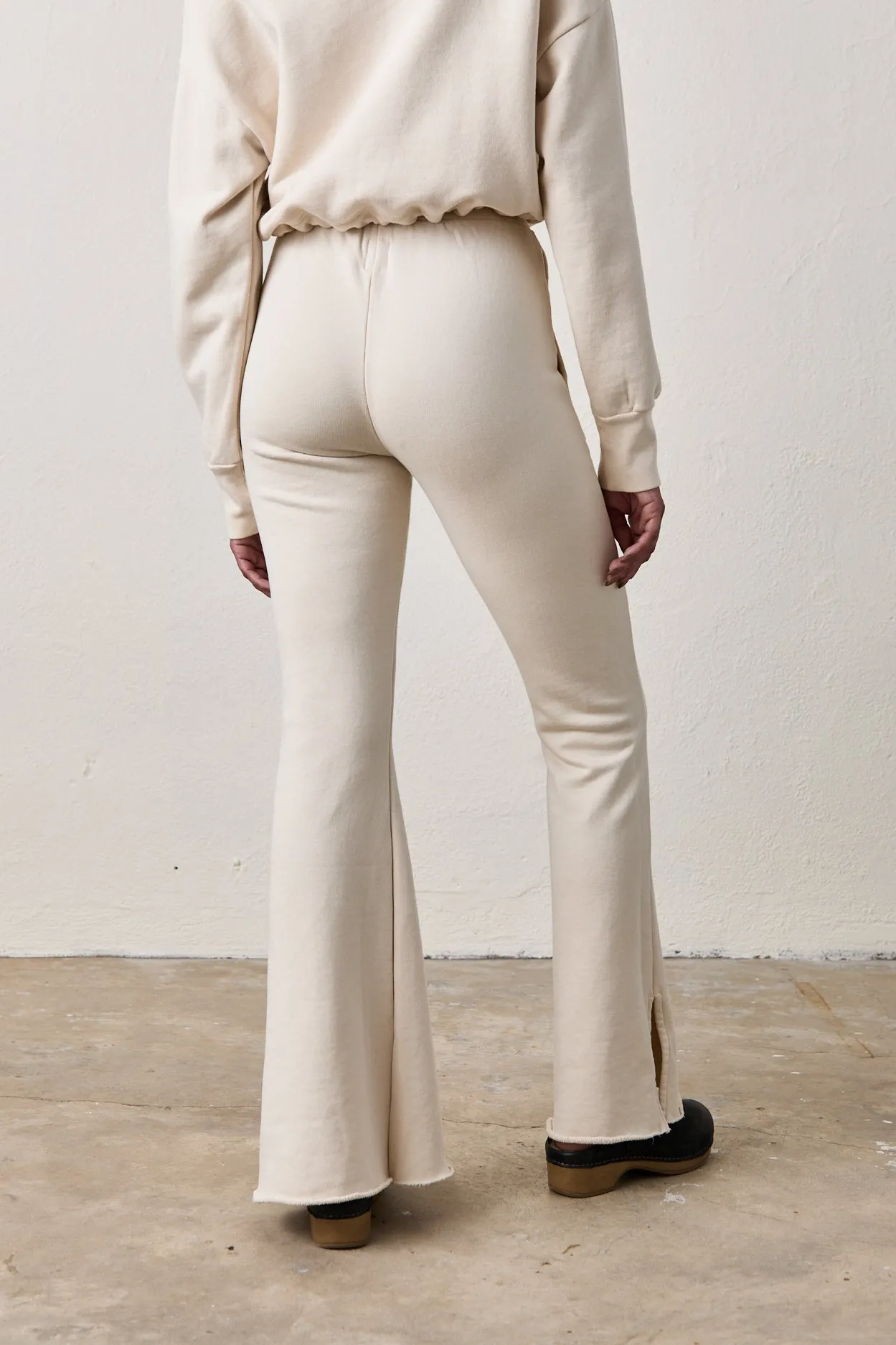 RUSTY SIDE SLIT FLAIR PANTS / PARCHMENT