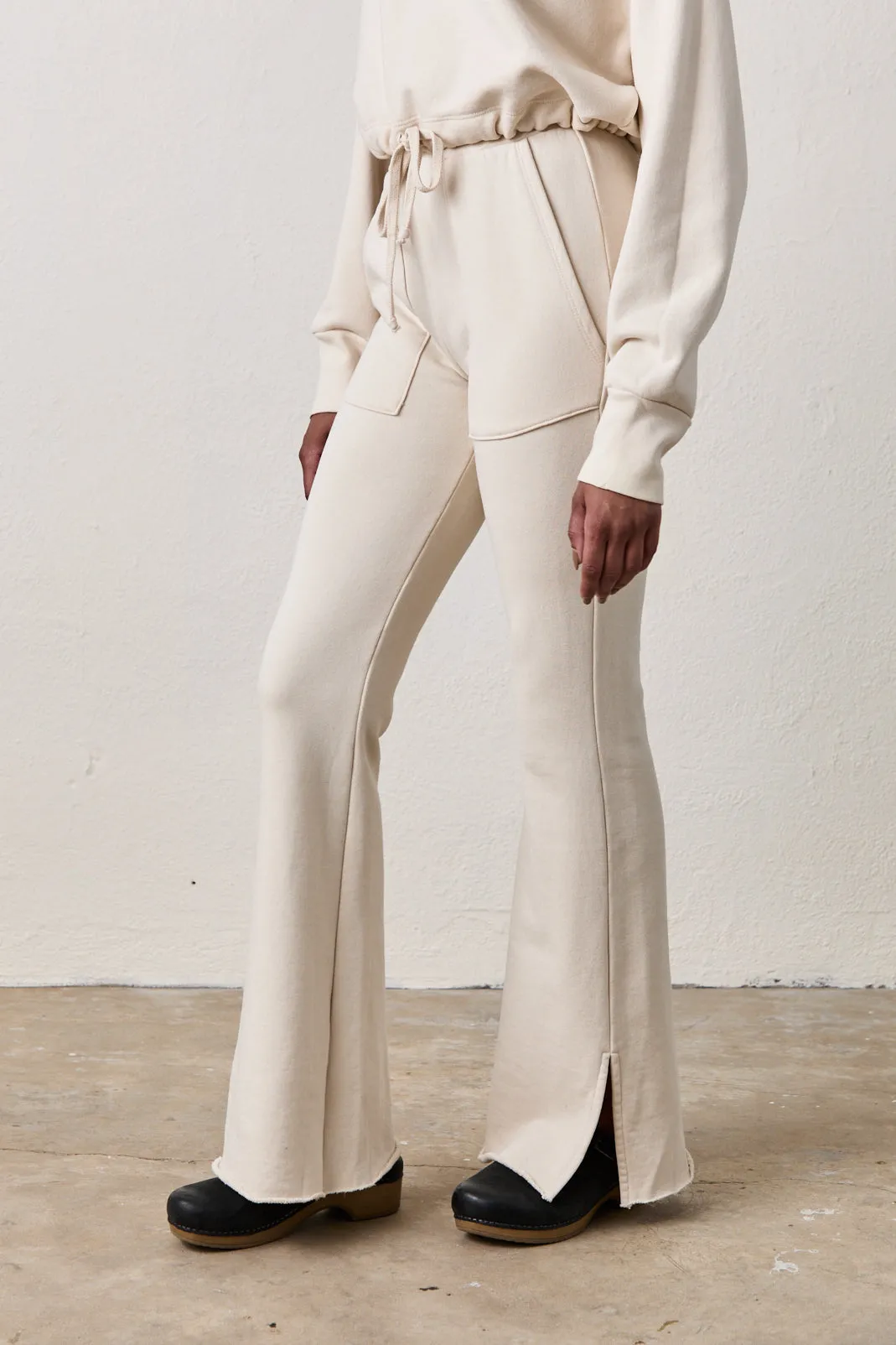 RUSTY SIDE SLIT FLAIR PANTS / PARCHMENT